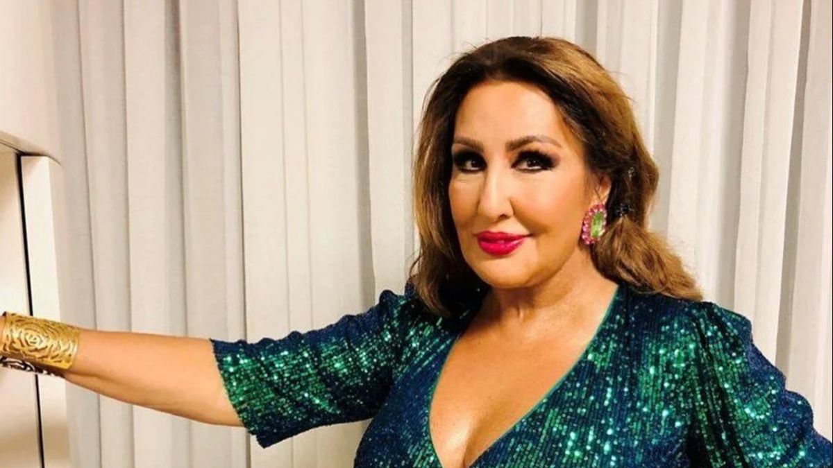 71 yaşında olduğuna kim inanır! Nükhet Duru transparan tulum giydi